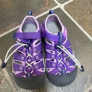 Great condition Keen size 2 purple